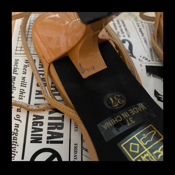 Jeffrey Campbell sandals size 37 (7 US) in nude - Picture 2 of 3